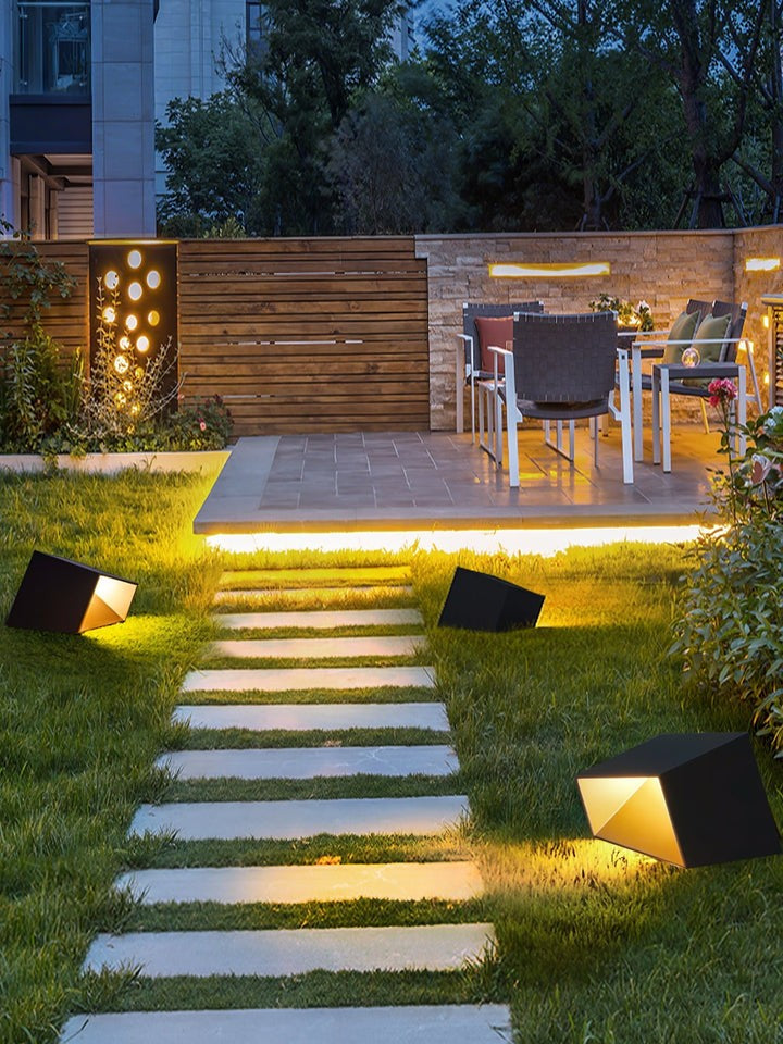 Solar Cube Garden LED Outdoor Lamp