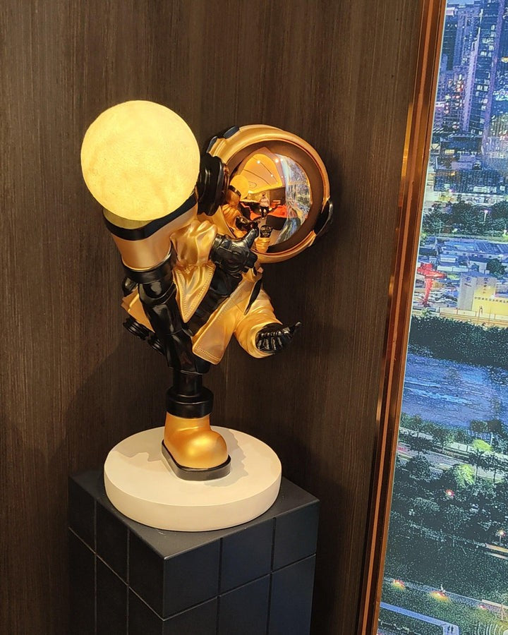 Rechargeable Astronaut Sculpture Floor Lamp